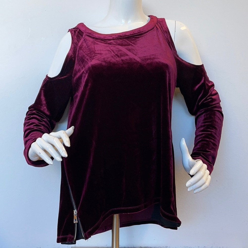 Patrizia Luca cold shoulder velvet top